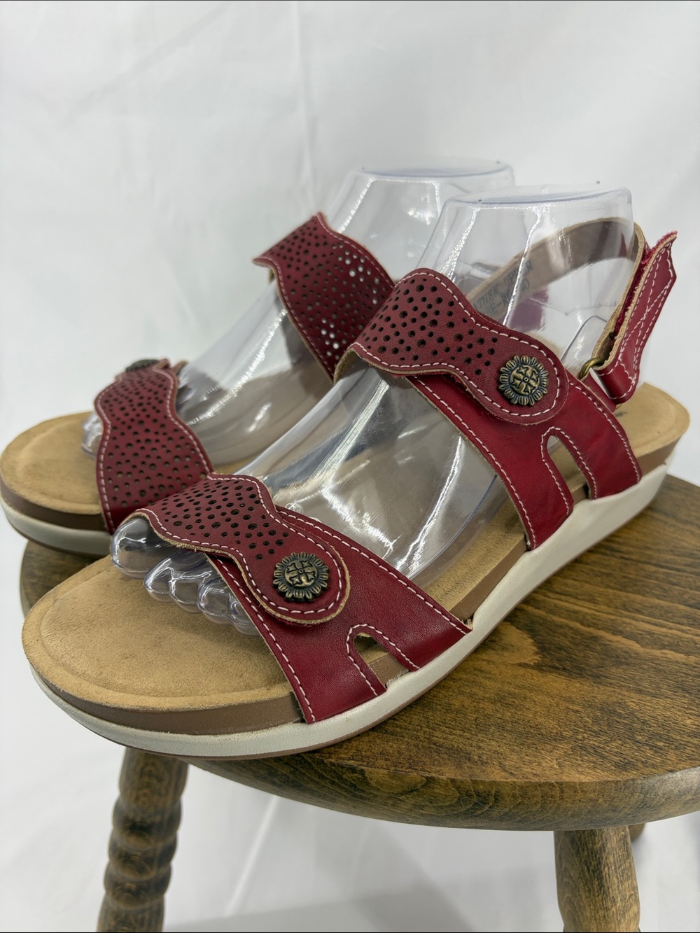 L'Artiste by Spring Step Red Leather Laser-Cut Comfort 2 strap Sandals, sz 40